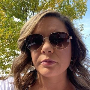 Meet your Posher, Anissa